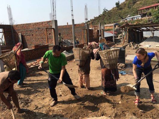 Wiederaufbauarbeiten an der Dorfschule in Swaragau