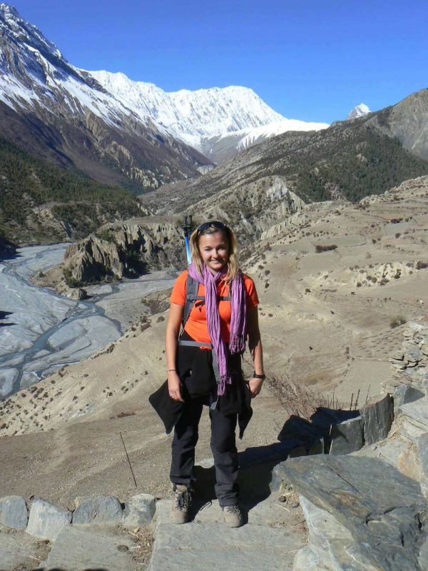 Tina Eckert im Annapurnagebirge