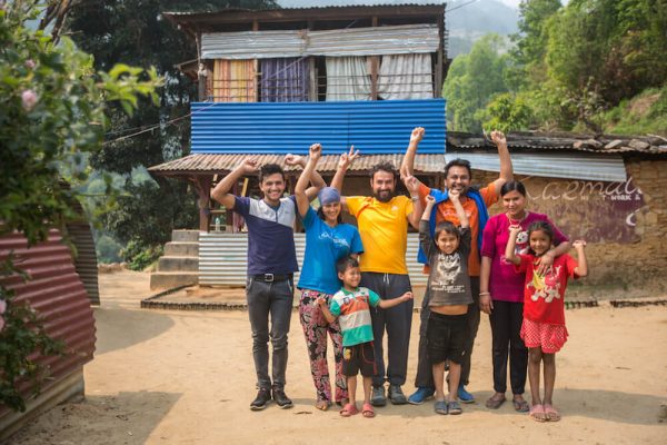 Karmalaya-Team Nepal vorm Farming-Haus Gaujini