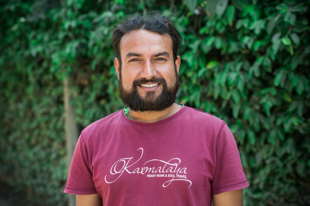 Mann vom Karmalaya-Team in Nepal