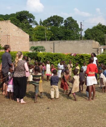 Freiwilligenarbeit im Karmalaya Kinderbetreuungsprojekt in Zentraluganda