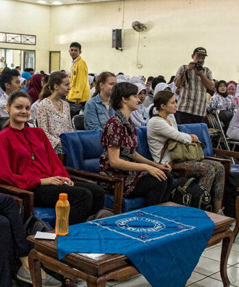 Voluntärin im Universität Projekt auf Java oder Sulawesi
