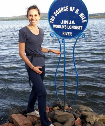 Reisende an der Quelle des Nils in Uganda