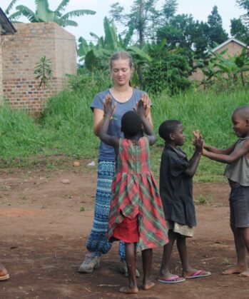 Volontärin im Auslandsprojekt in Uganda