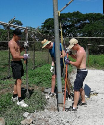 Volontäre im Bauprojekt Costa Rica